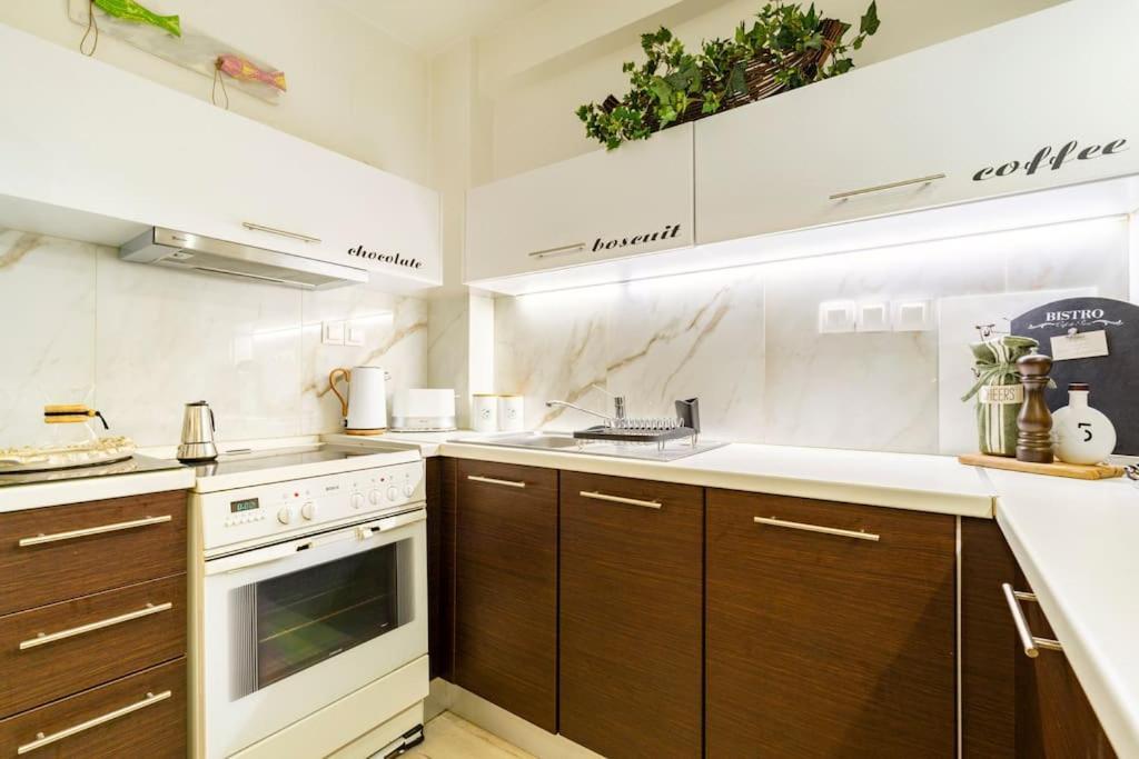 The Excellent Home Athena Bagian luar foto
